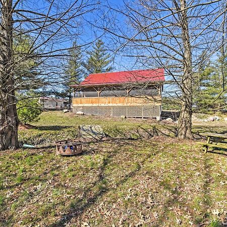 Honey House Cabin - A Quiet Countryside Retreat! Nappanee エクステリア 写真