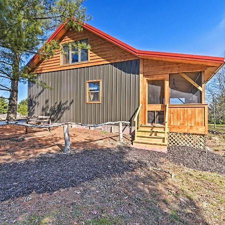 Honey House Cabin - A Quiet Countryside Retreat! Nappanee エクステリア 写真