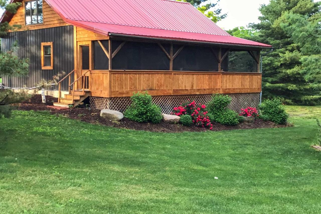 Honey House Cabin - A Quiet Countryside Retreat! Nappanee エクステリア 写真