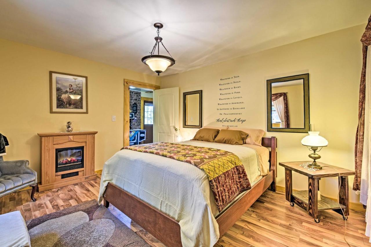 Honey House Cabin - A Quiet Countryside Retreat! Nappanee エクステリア 写真
