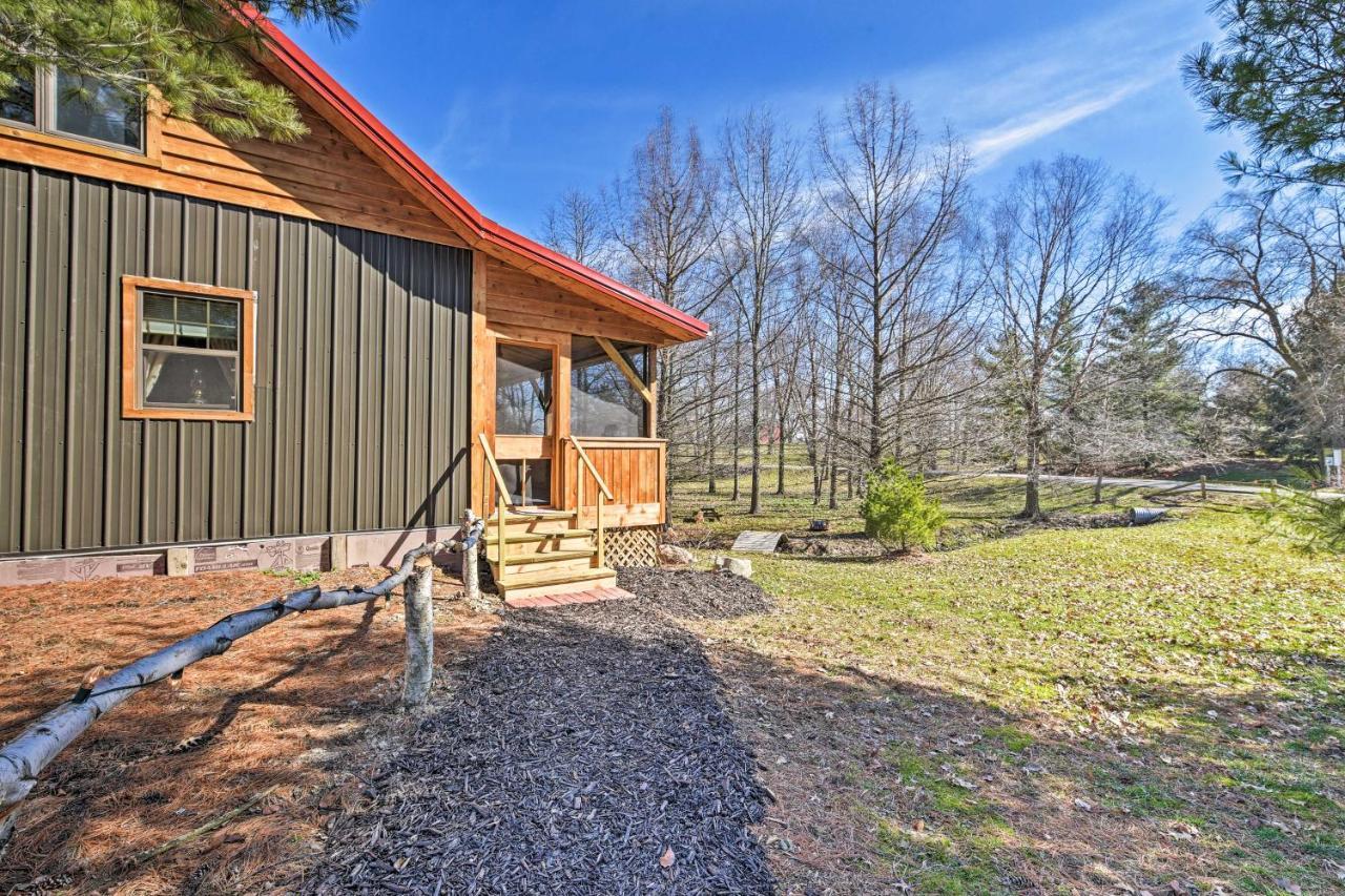 Honey House Cabin - A Quiet Countryside Retreat! Nappanee エクステリア 写真