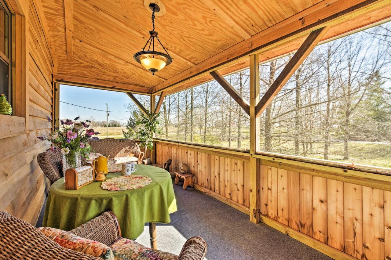 Honey House Cabin - A Quiet Countryside Retreat! Nappanee エクステリア 写真