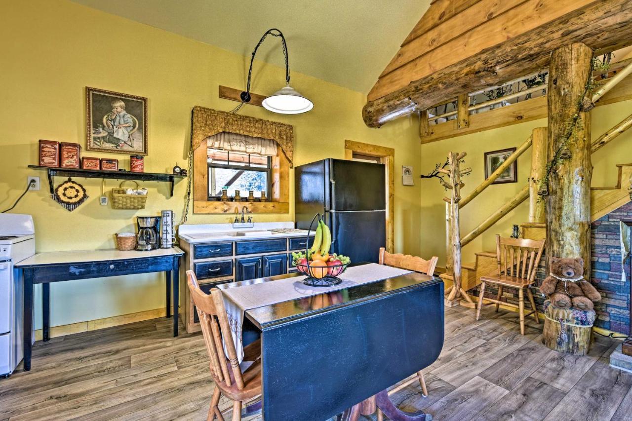 Honey House Cabin - A Quiet Countryside Retreat! Nappanee エクステリア 写真