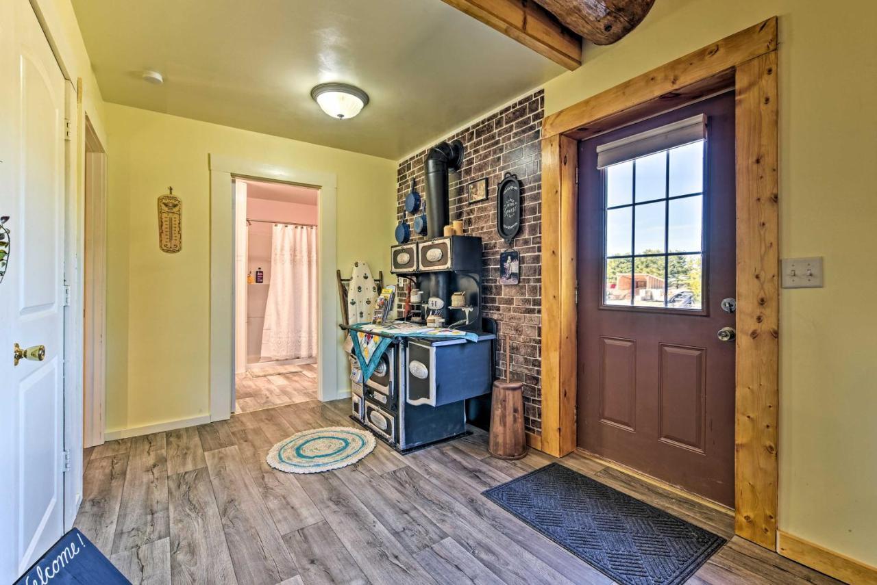 Honey House Cabin - A Quiet Countryside Retreat! Nappanee エクステリア 写真