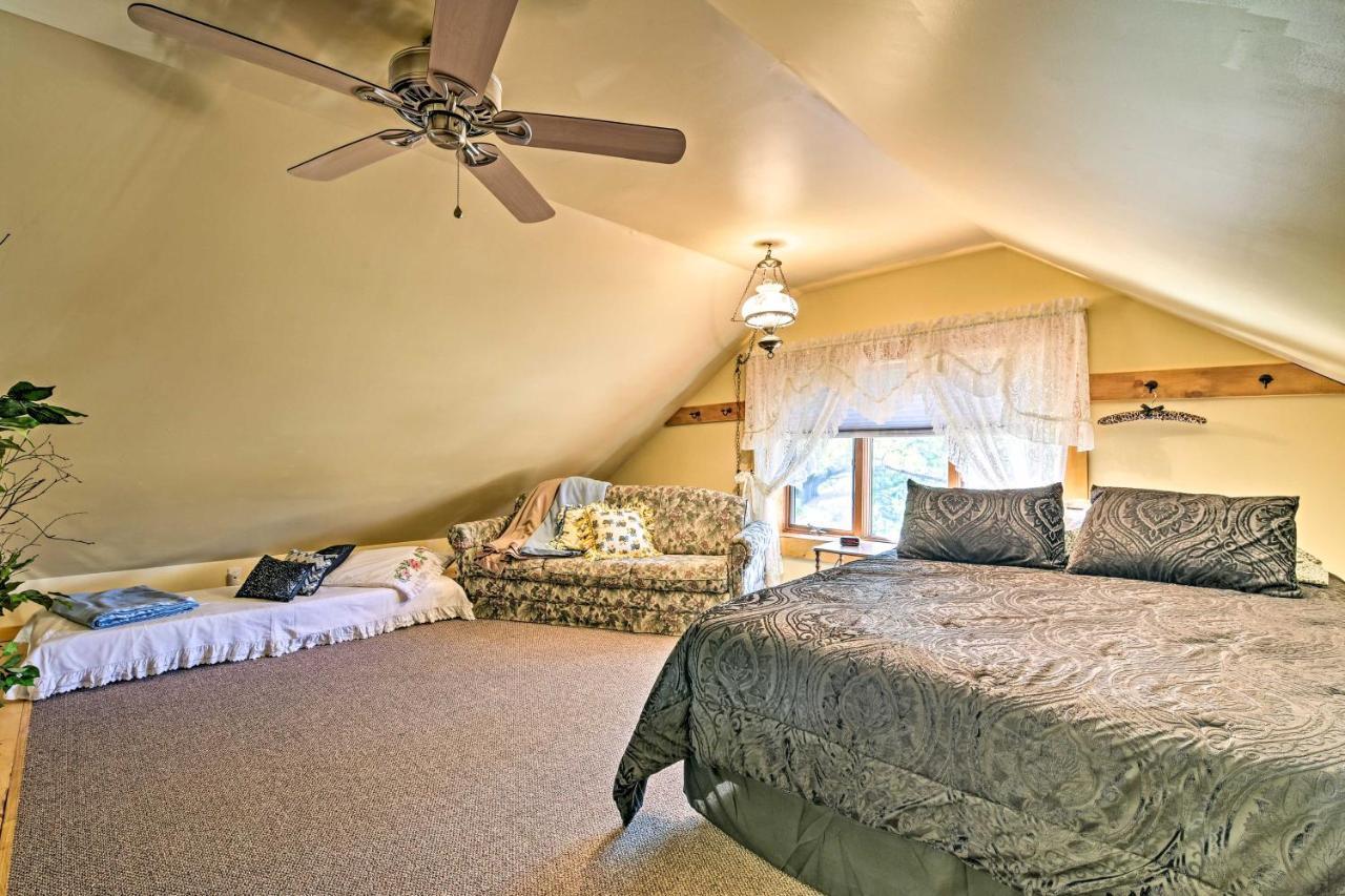 Honey House Cabin - A Quiet Countryside Retreat! Nappanee エクステリア 写真