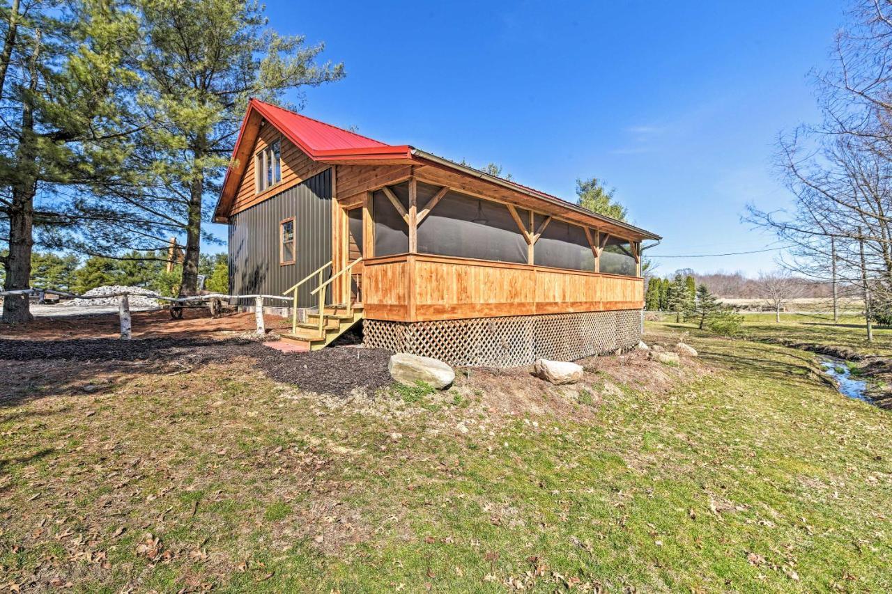 Honey House Cabin - A Quiet Countryside Retreat! Nappanee エクステリア 写真