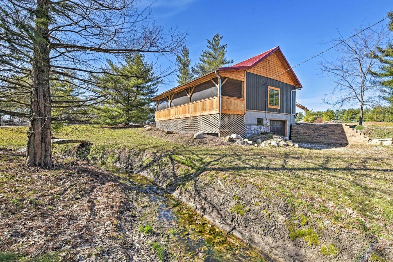 Honey House Cabin - A Quiet Countryside Retreat! Nappanee エクステリア 写真