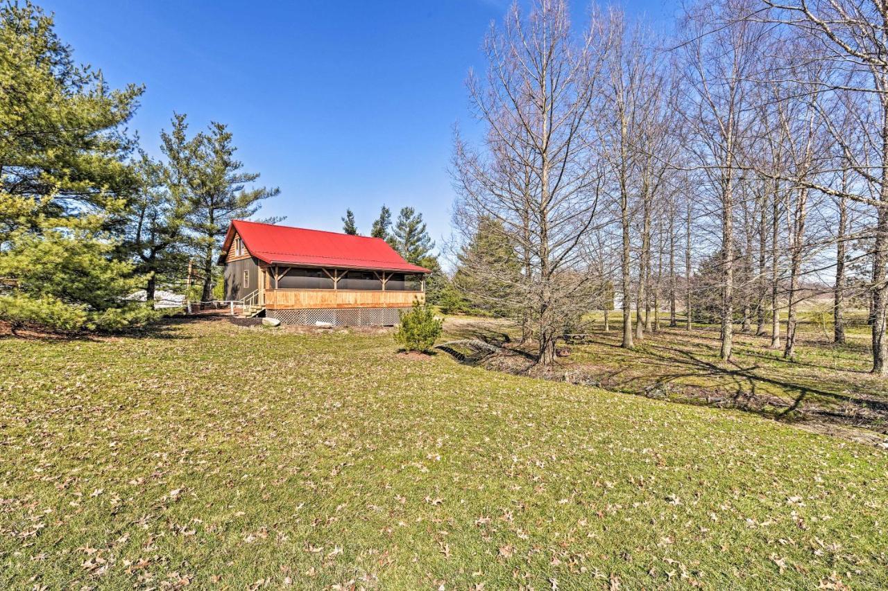 Honey House Cabin - A Quiet Countryside Retreat! Nappanee エクステリア 写真