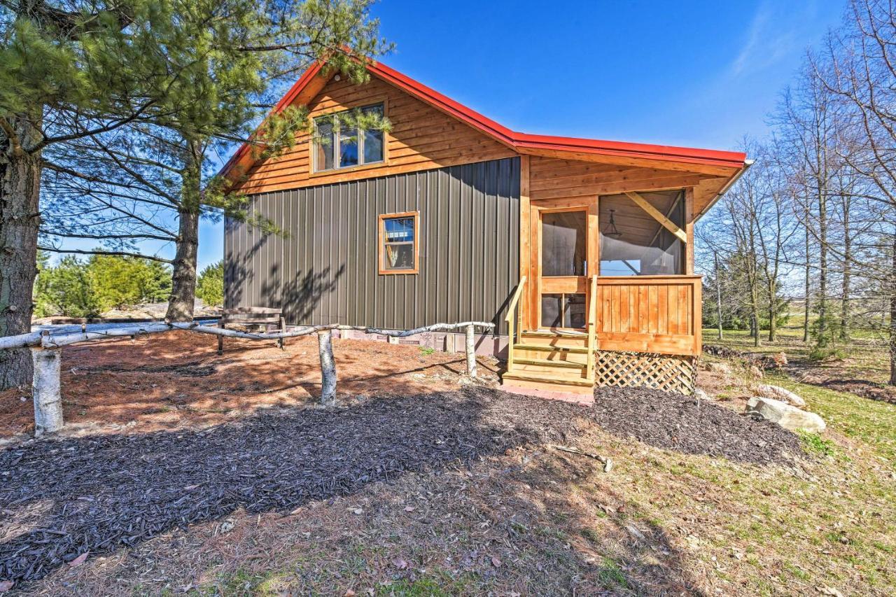 Honey House Cabin - A Quiet Countryside Retreat! Nappanee エクステリア 写真