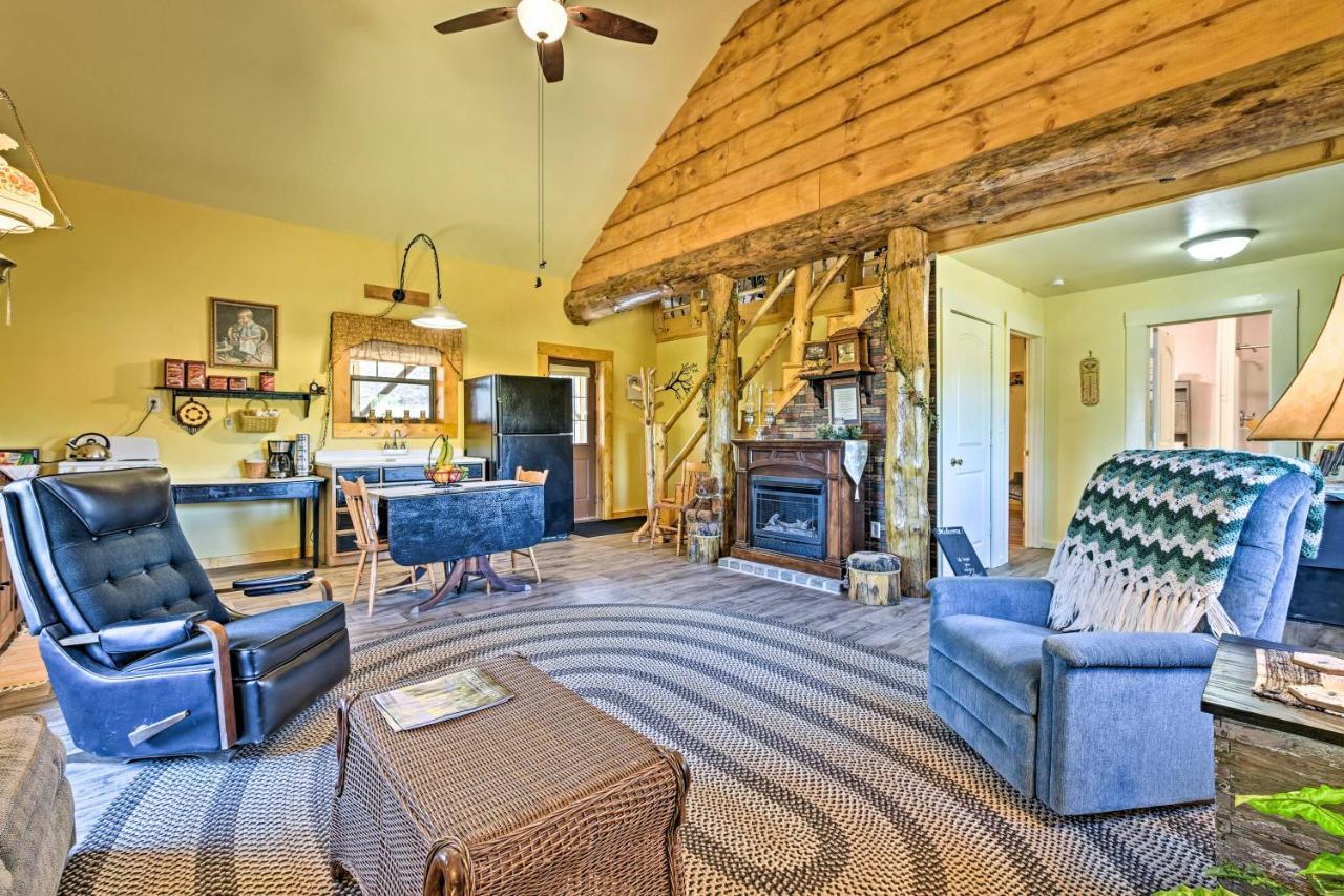 Honey House Cabin - A Quiet Countryside Retreat! Nappanee エクステリア 写真