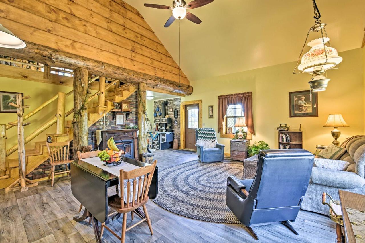 Honey House Cabin - A Quiet Countryside Retreat! Nappanee エクステリア 写真
